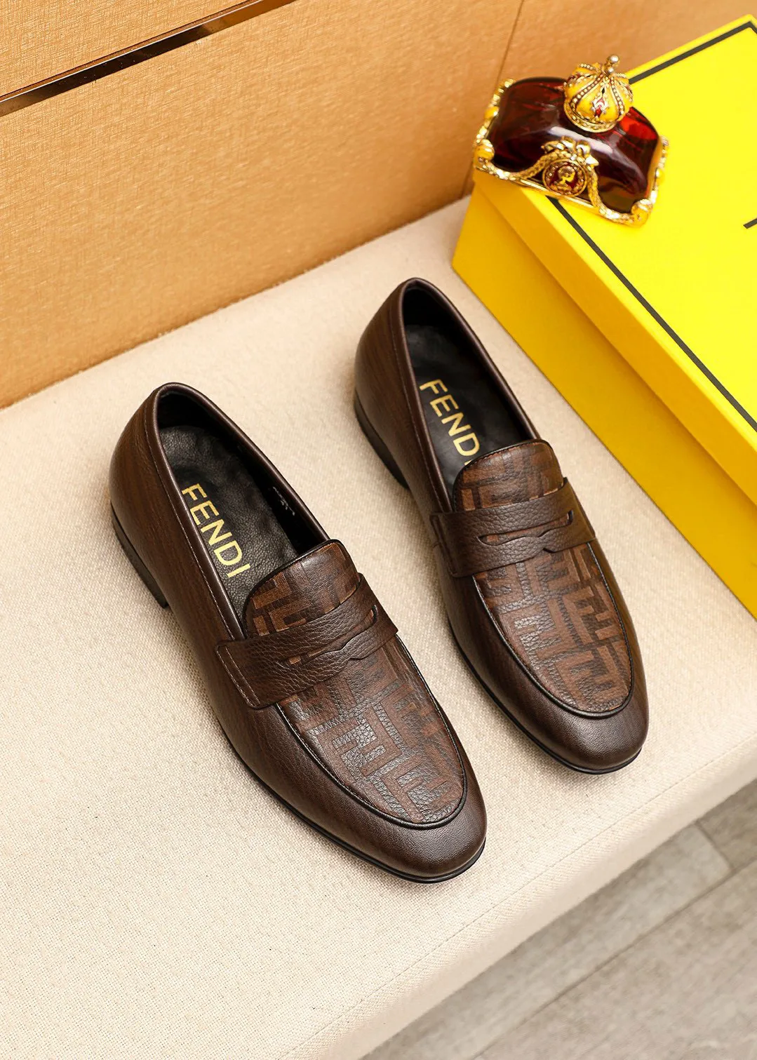 Men's shoes 💰442 💐 Product trademark: FENDI [Fendi] casual leather shoes Regular size: 38-44 (45🉑️customized) Product materials: Selected imported first-layer calfskin upper, imported cowhide leather lining. Strong three-dimensional visual effect, rubber outsole Color: 1⃣️color optional